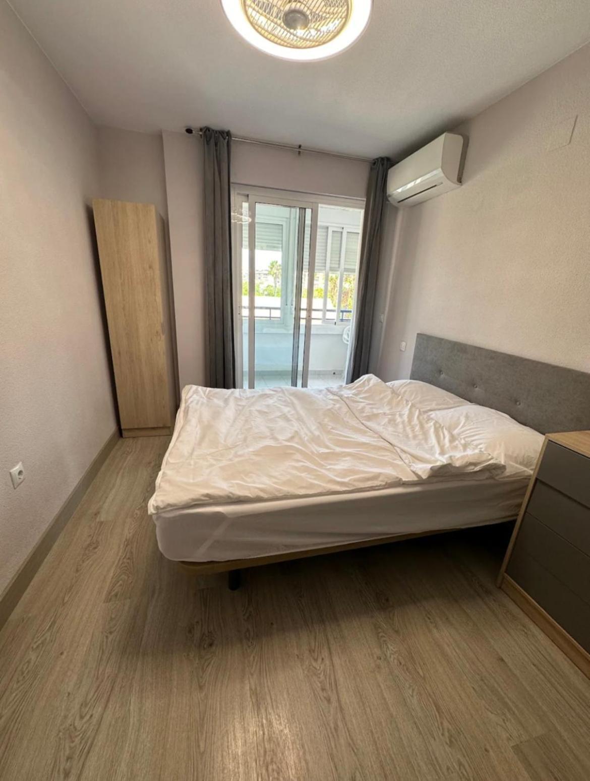 Marina Apartment Торевиеха Екстериор снимка