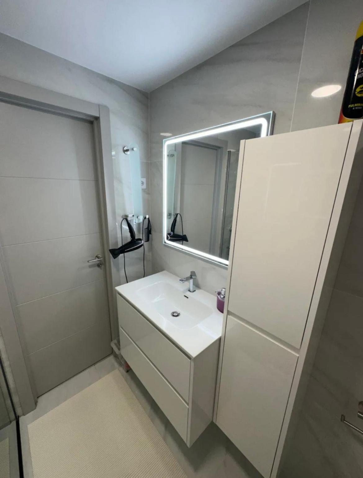 Marina Apartment Торевиеха Екстериор снимка