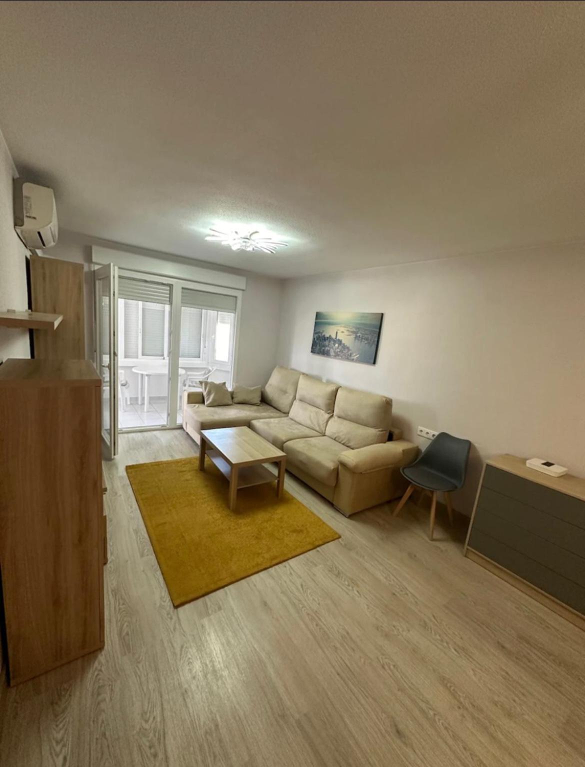 Marina Apartment Торевиеха Екстериор снимка