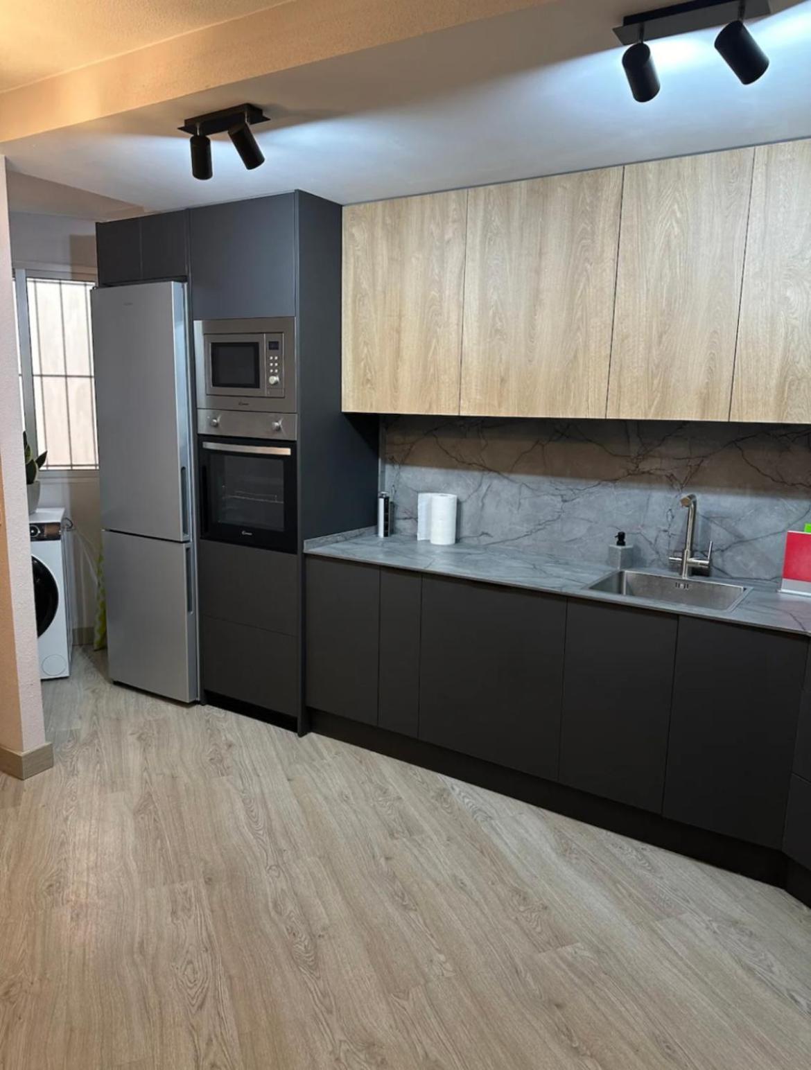 Marina Apartment Торевиеха Екстериор снимка